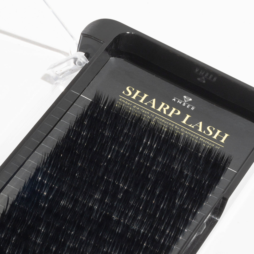 "20 rows of soft flat eyelash extensions with superior retention and split-tip volume"