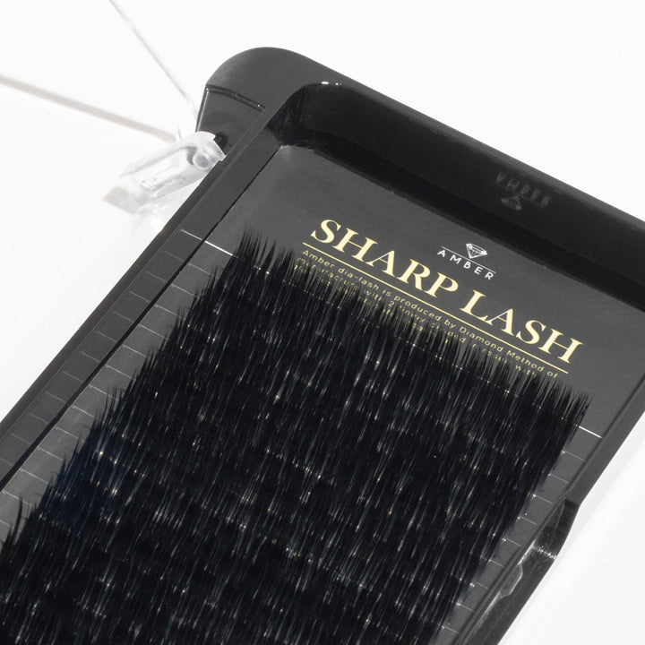 "20 rows of soft flat eyelash extensions with superior retention and split-tip volume"